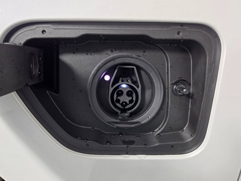 New 2026 BMW 750e xDrive image 24