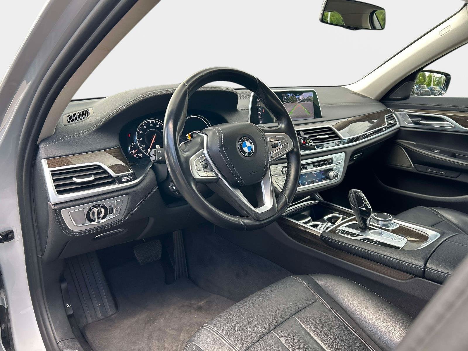 Used 2019 BMW 740i RWD image 13
