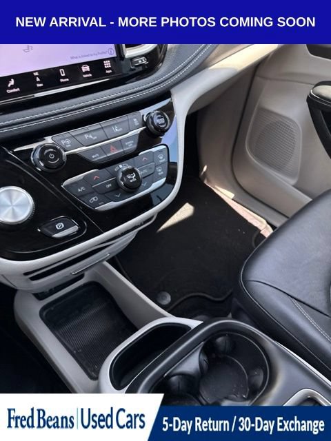 Used 2022 Chrysler Pacifica Touring-L w/ Uconnect Theater Family Group FWD image 9