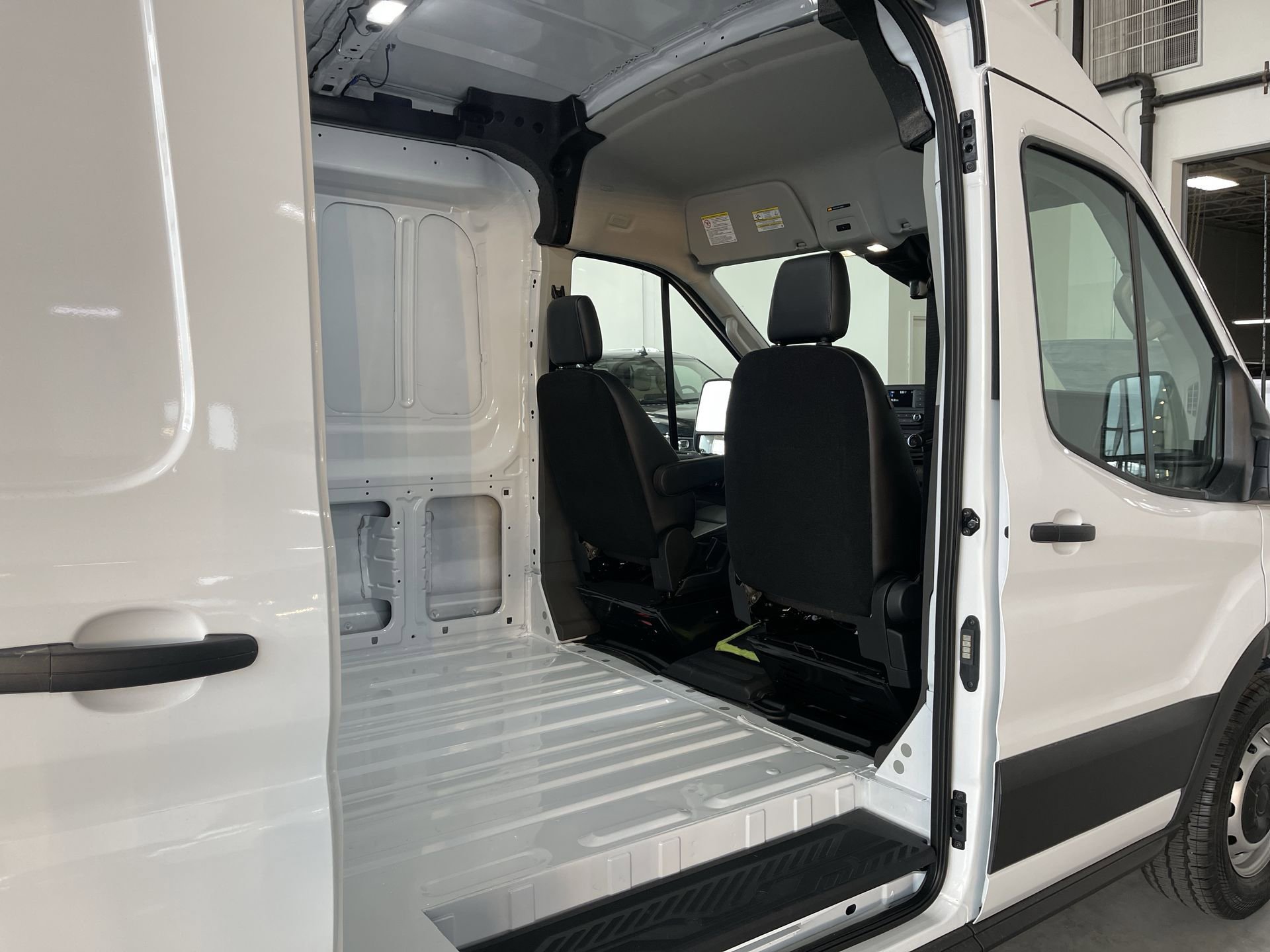 New 2024 Ford Transit 250 148 Medium Roof image 39