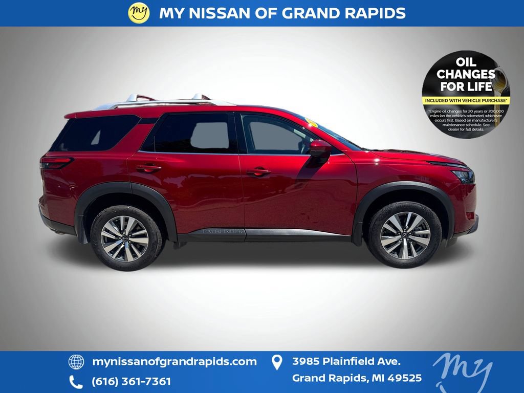 Used 2025 Nissan Pathfinder SL AWD/4WD image 9