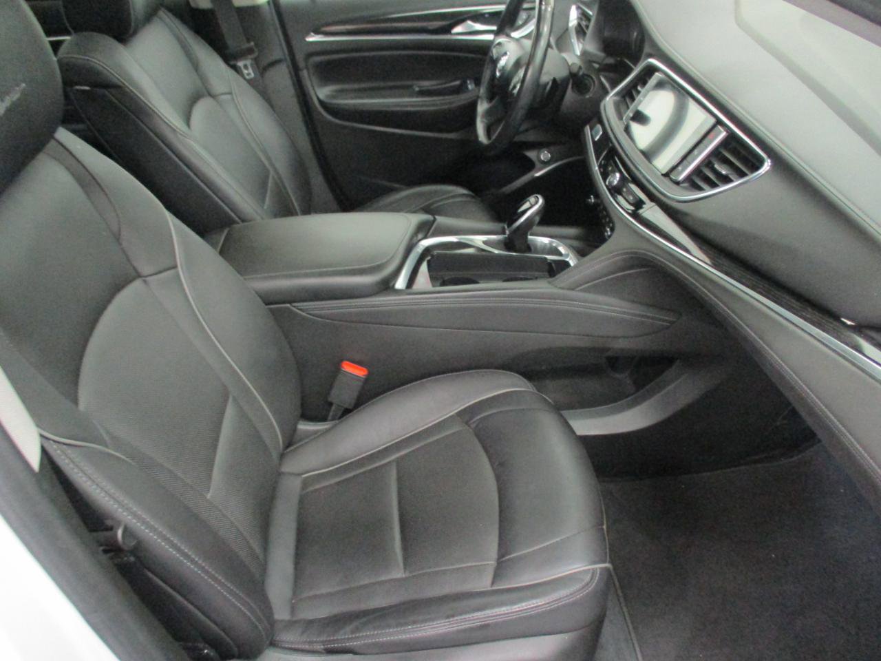 Used 2021 Buick Enclave Avenir w/ Avenir Technology Package AWD/4WD image 15