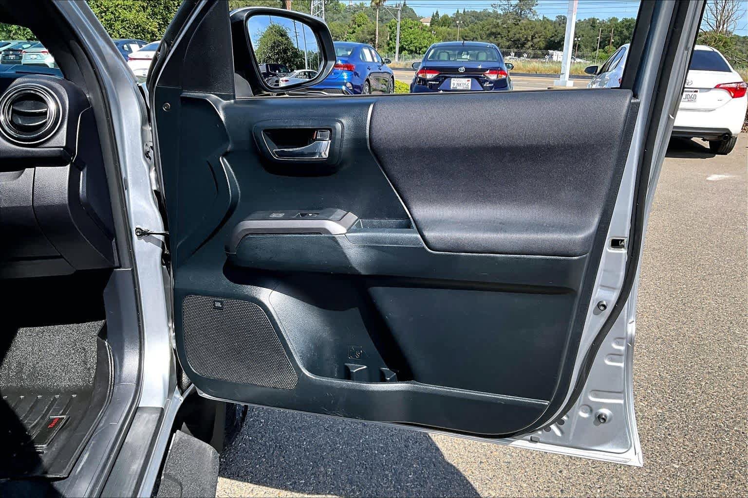Used 2017 Toyota Tacoma TRD Off-Road RWD image 22