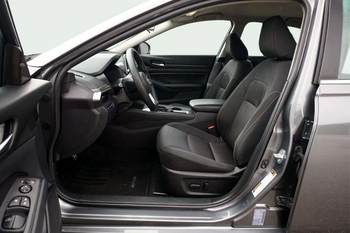 Used 2025 Nissan Altima 2.5 SV FWD image 16