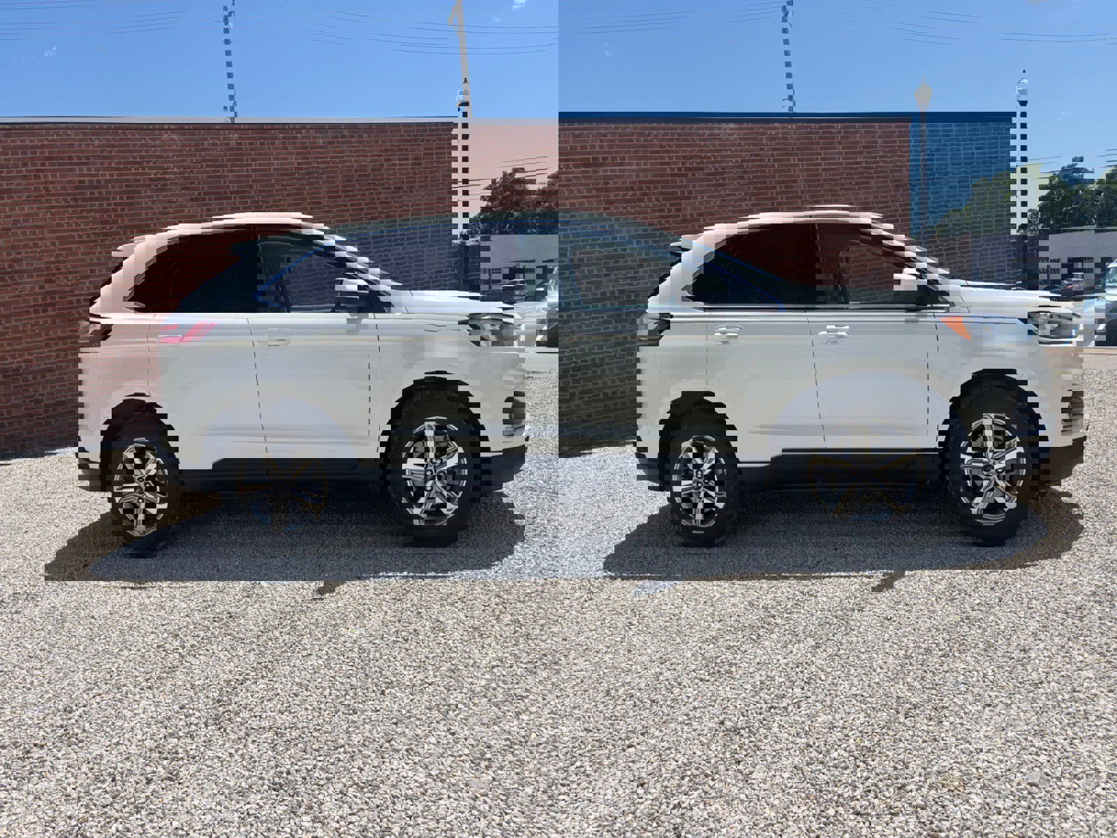 Certified 2023 Ford Edge SEL w/ Convenience Package image 2