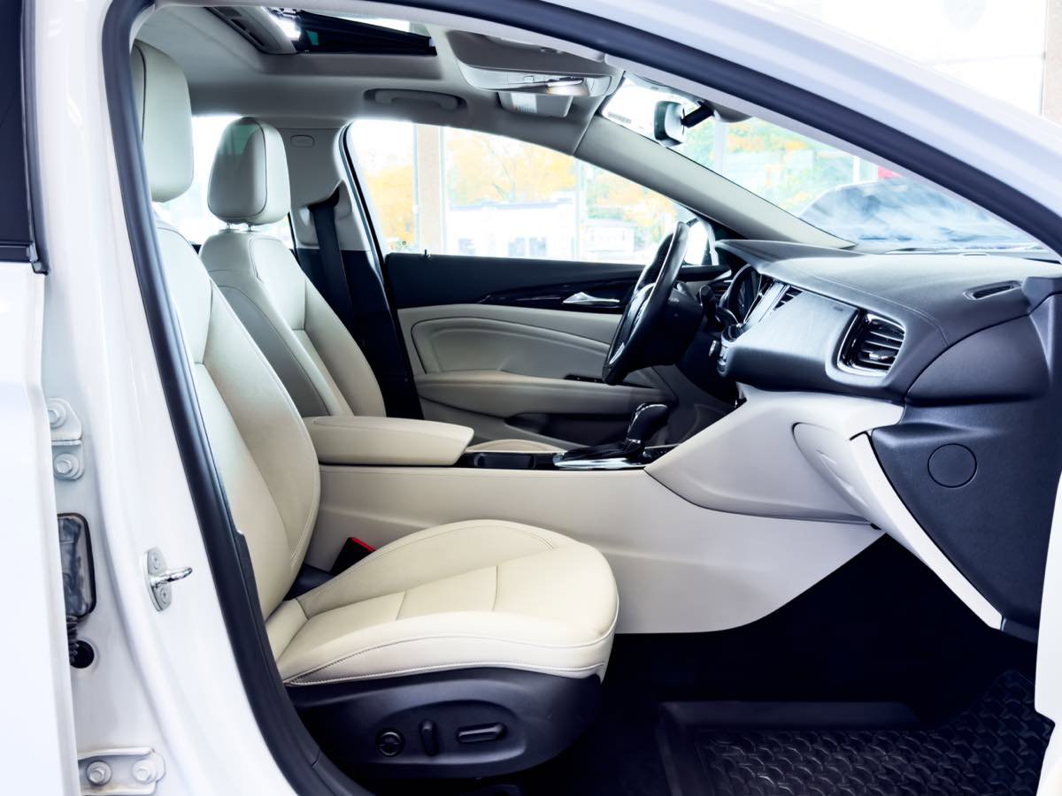 Used 2019 Buick Regal Essence w/ Driver Confidence Package I image 31