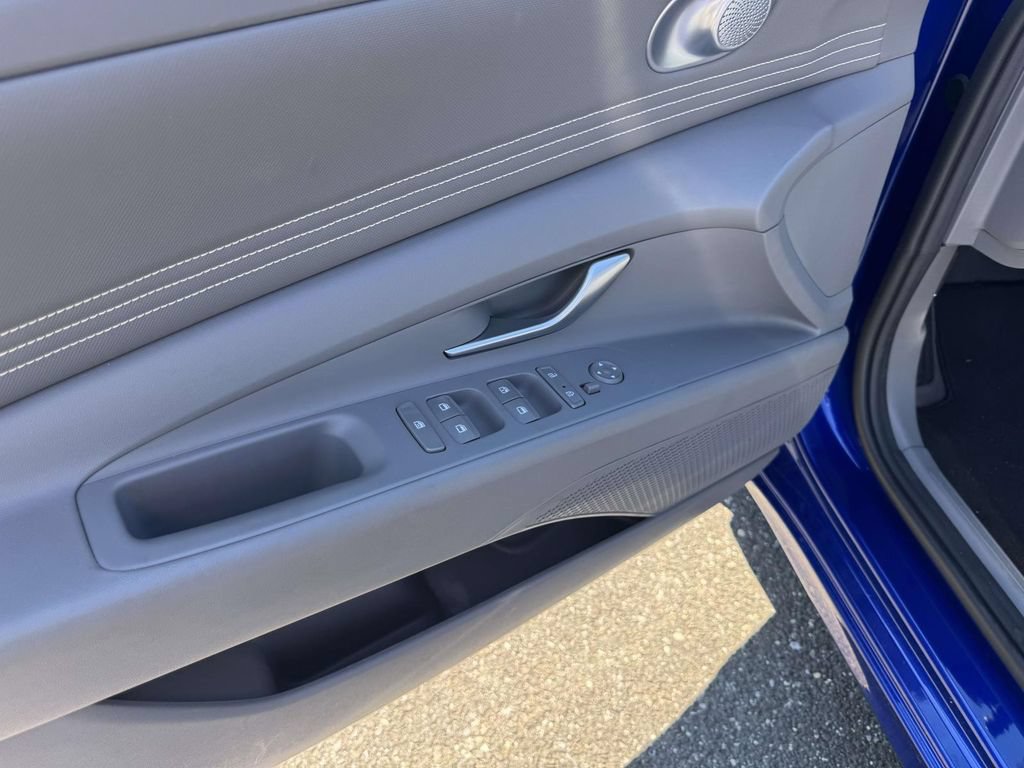 Used 2023 Hyundai Elantra SEL w/ Convenience Package FWD image 14