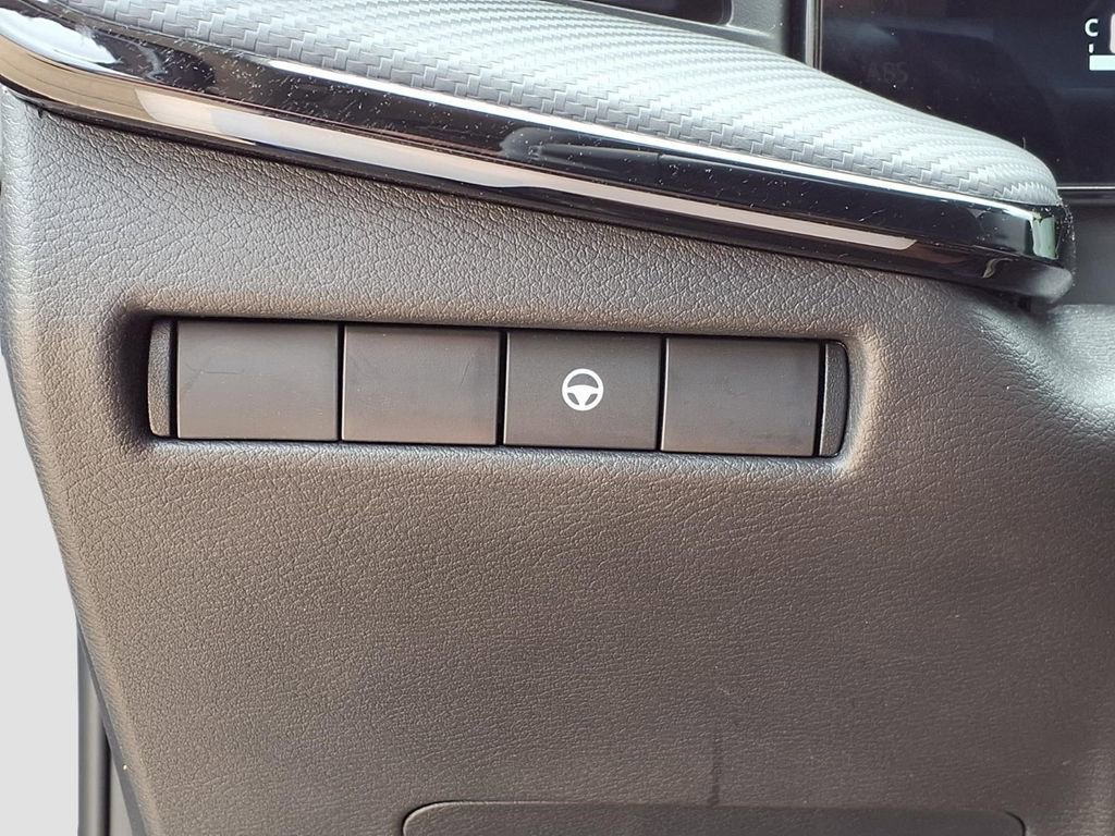 Used 2025 Nissan Kicks SR image 17