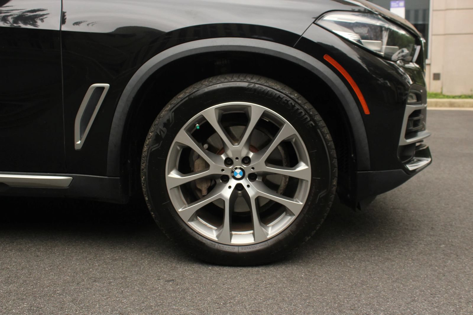 Used 2019 BMW X5 xDrive40i w/ Premium Package 2 AWD/4WD image 4