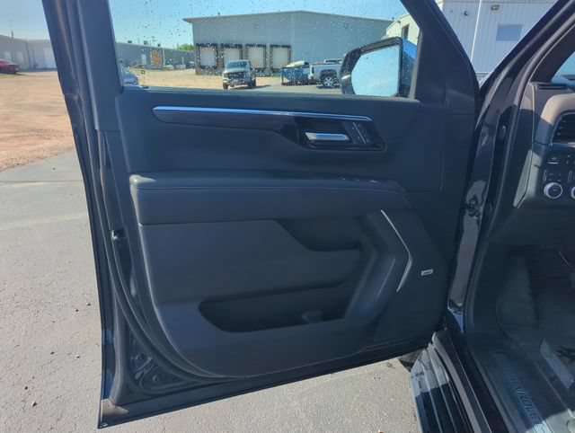 Used 2025 Chevrolet Tahoe Premier AWD/4WD image 12