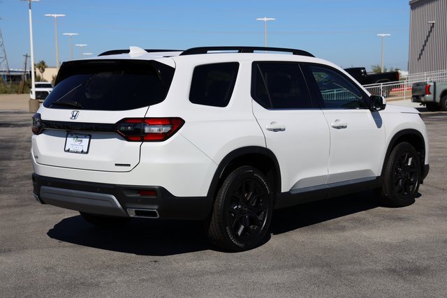 New 2025 Honda Pilot Touring image 8