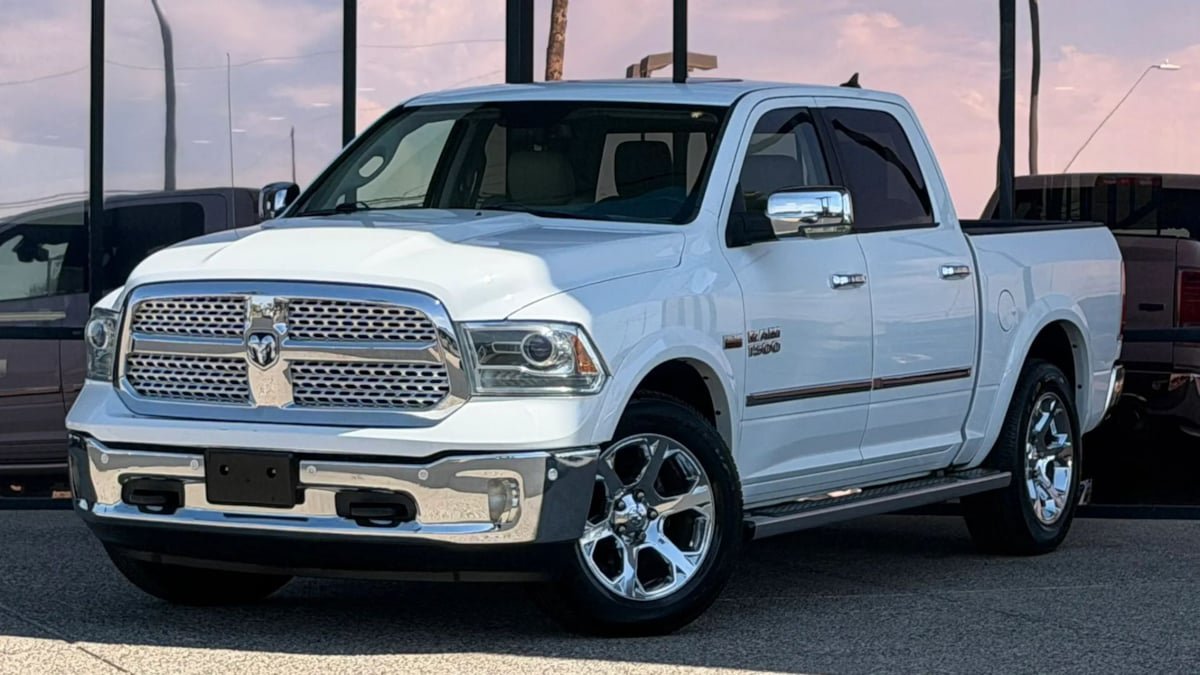Used 2016 RAM 1500 Laramie w/ Convenience Group AWD/4WD image 3