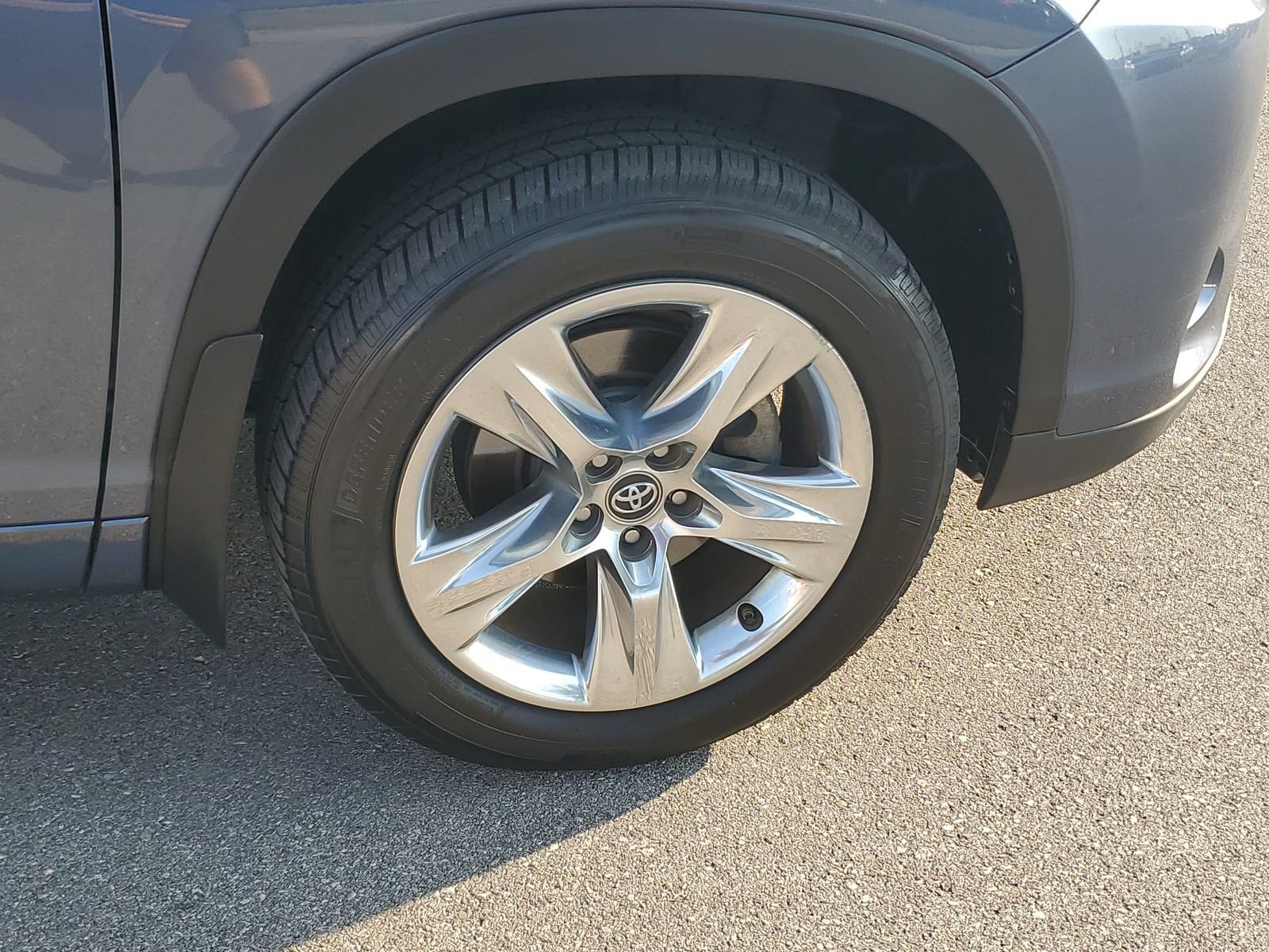 Certified 2018 Toyota Highlander Limited AWD/4WD image 6