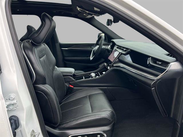 Used 2023 Jeep Grand Cherokee Overland w/ Luxury Tech Group IV image 17