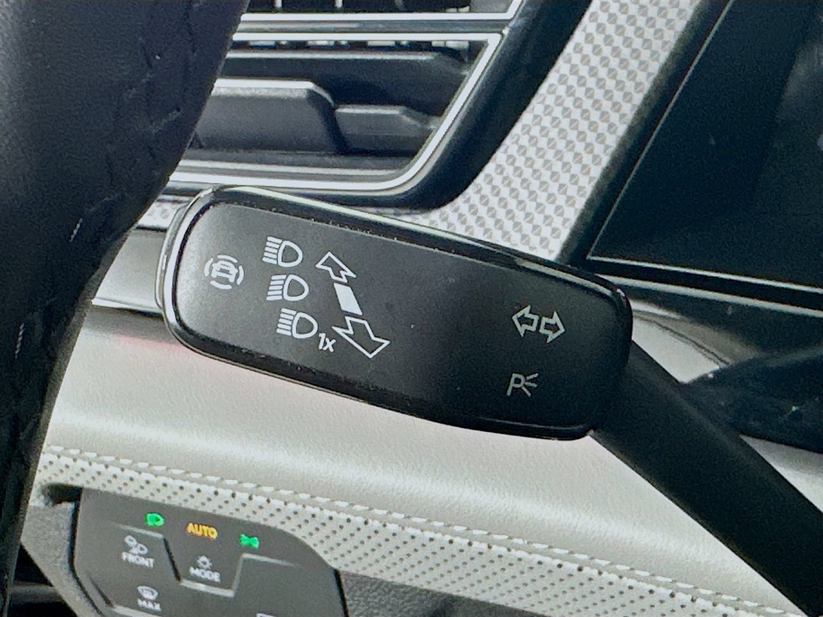 Certified 2024 Volkswagen Atlas Peak Edition SEL AWD/4WD image 21