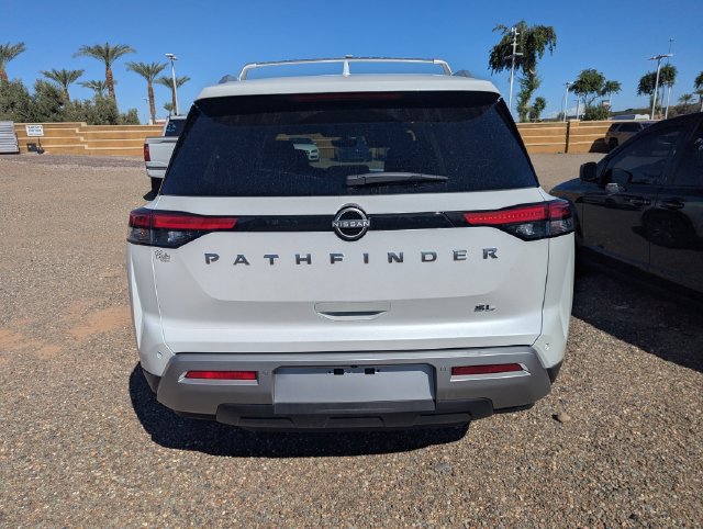 Used 2025 Nissan Pathfinder SL FWD image 8