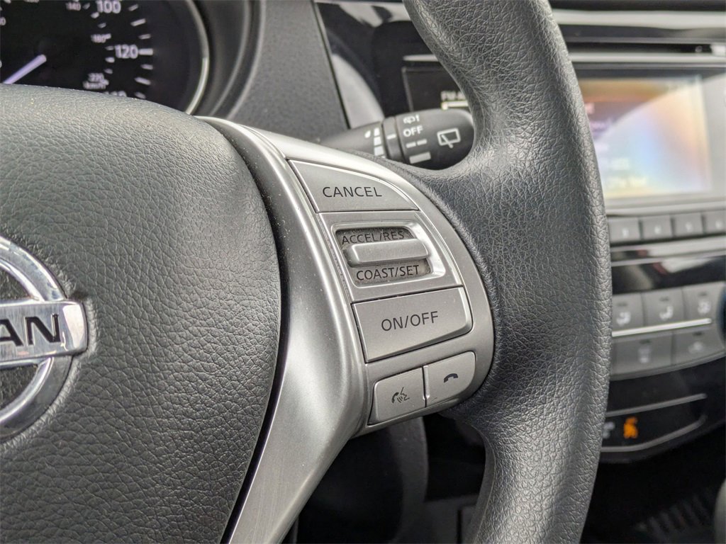 Used 2015 Nissan Rogue S image 18