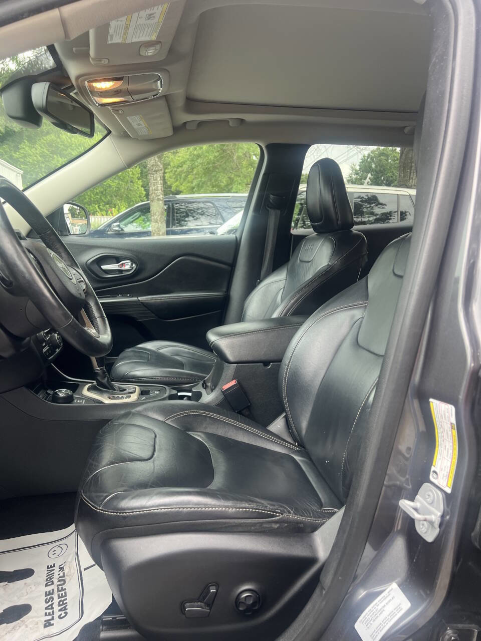 Used 2015 Jeep Cherokee Limited image 12