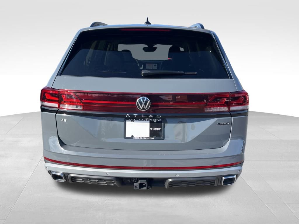 Used 2025 Volkswagen Atlas Peak Edition SE image 6
