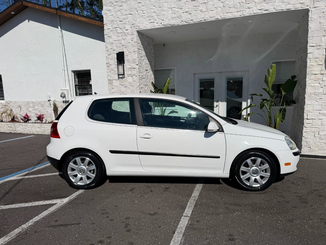 Used 2009 Volkswagen Rabbit S image 16