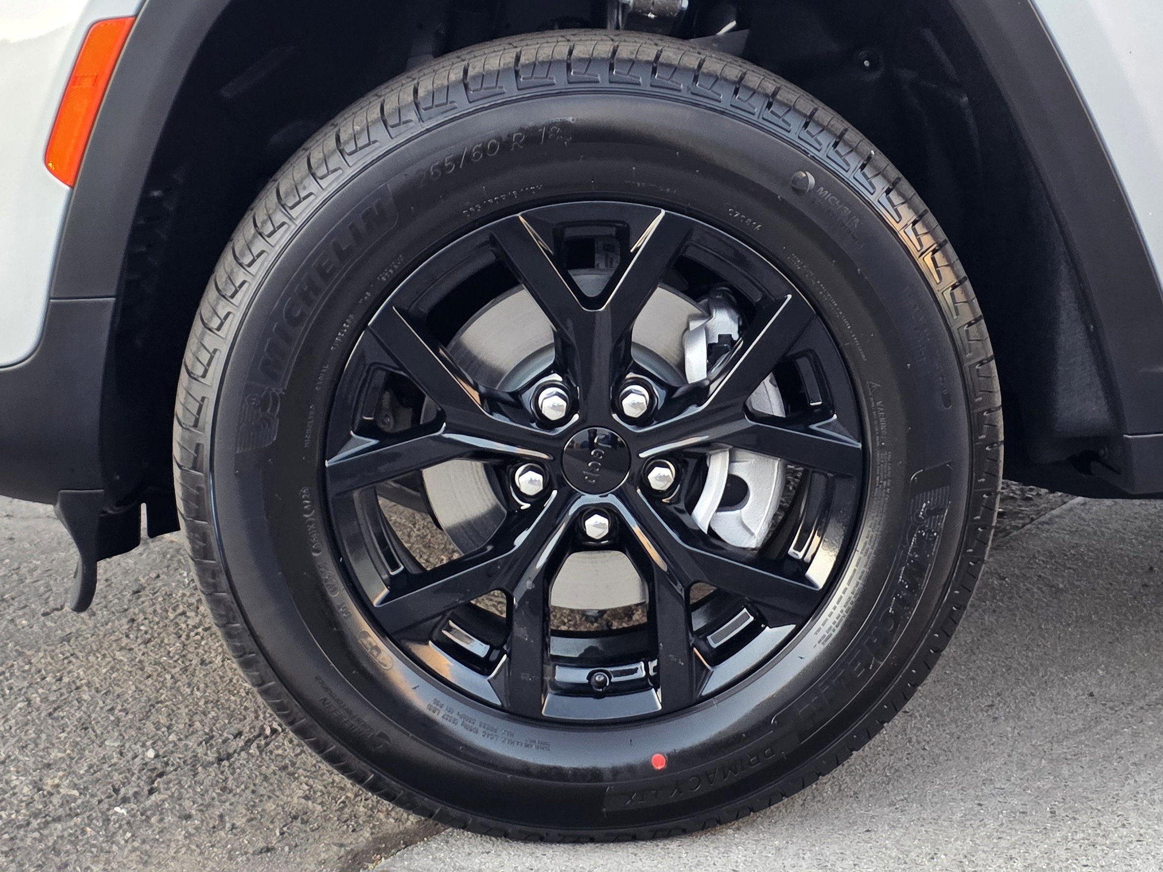 New 2025 Jeep Grand Cherokee Altitude RWD image 9