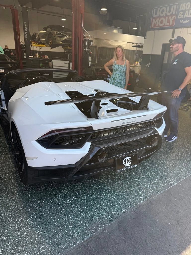 Used 2019 Lamborghini Huracan Performante AWD/4WD image 6