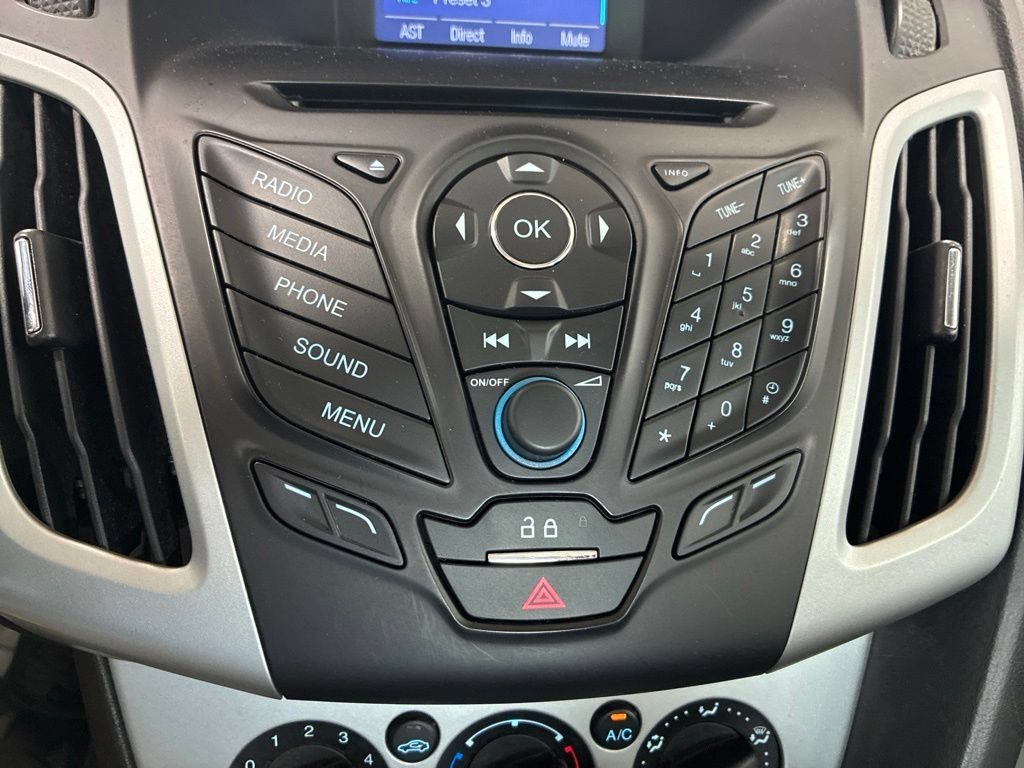 Used 2014 Ford Focus SE w/ SE Sport Package FWD image 18