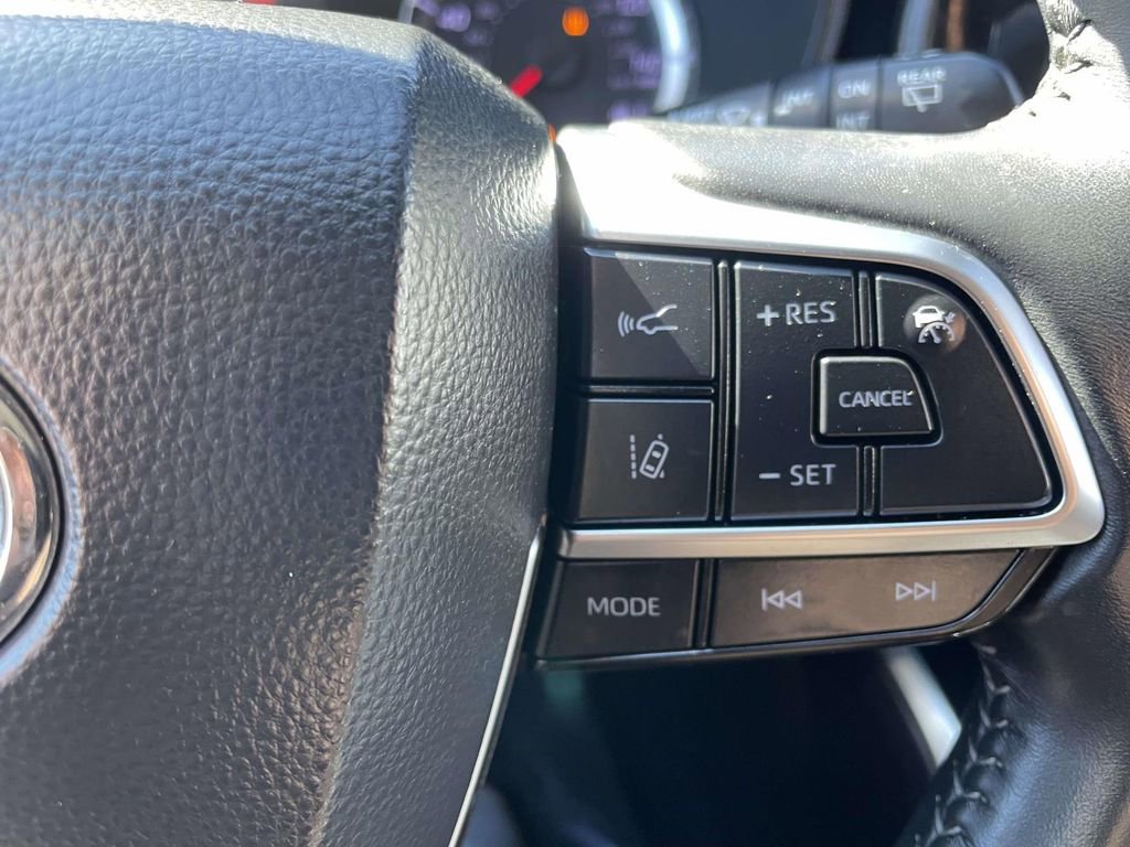 Used 2021 Toyota Highlander LE image 31