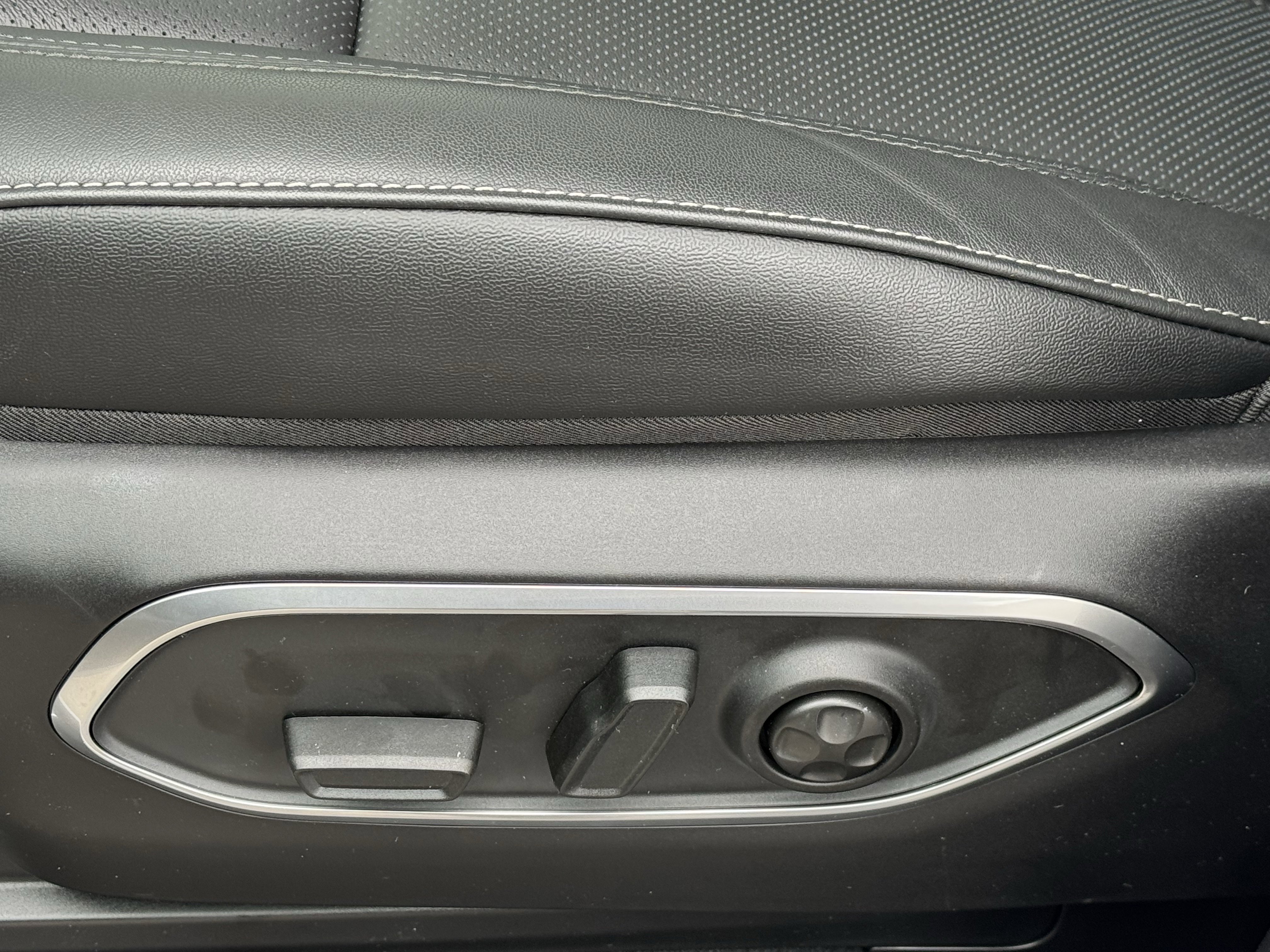 New 2026 Jeep Grand Wagoneer L 4WD image 10