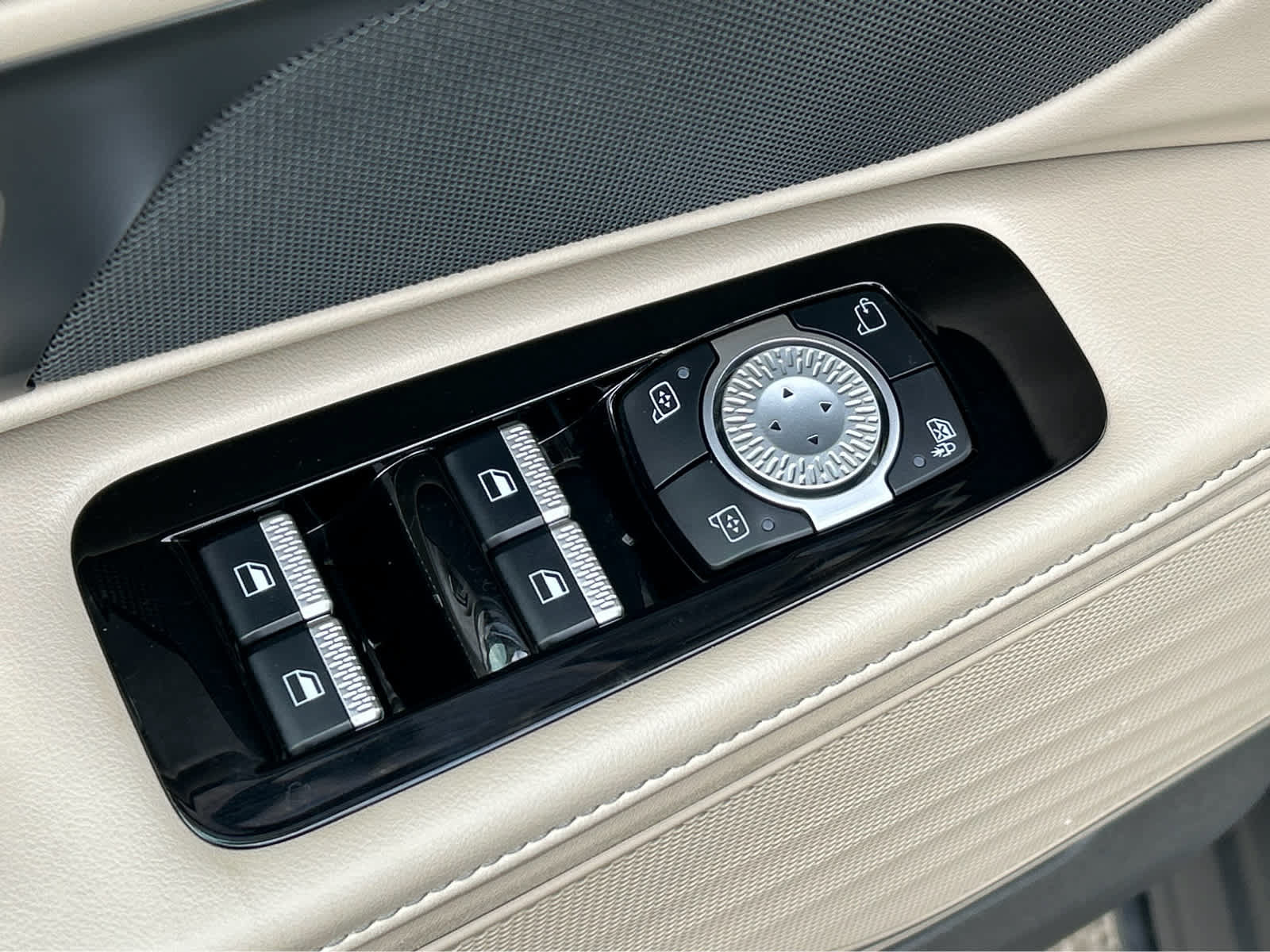 Used 2024 Lincoln Nautilus Reserve AWD/4WD image 23