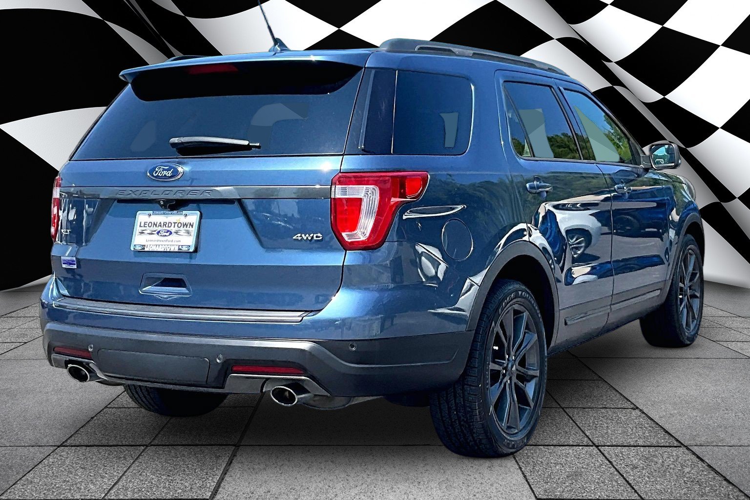 Used 2018 Ford Explorer XLT w/ Equipment Group 202A AWD/4WD image 2