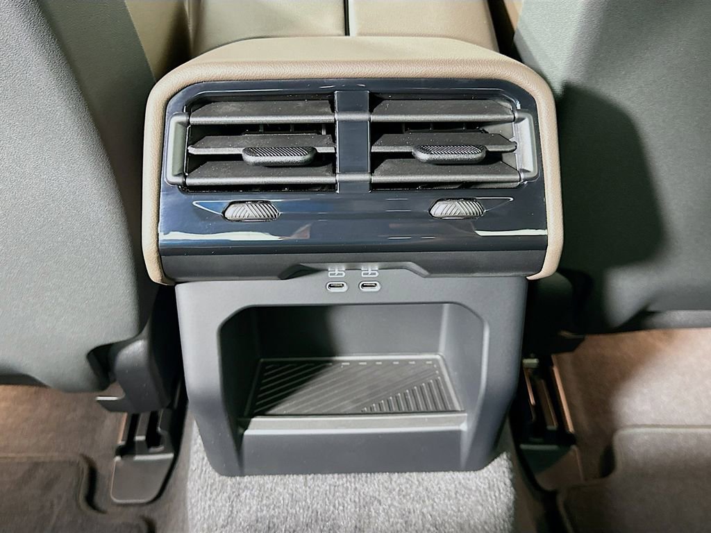 New 2026 BMW i5 eDrive40 w/ Premium Package RWD image 18
