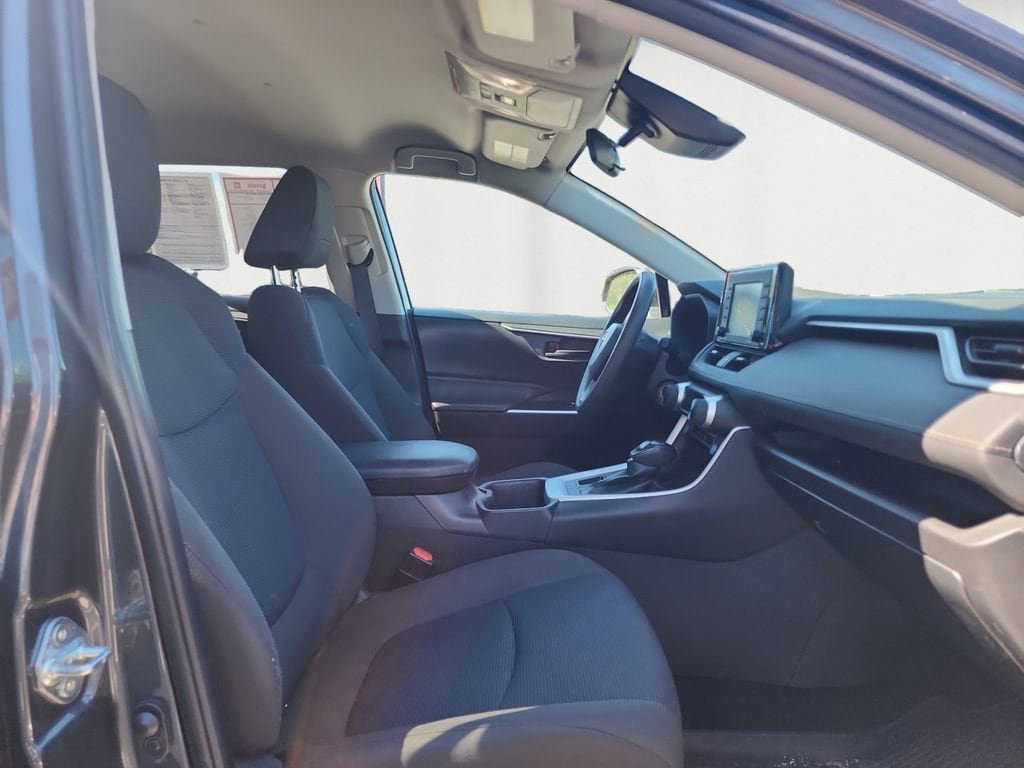 Used 2022 Toyota RAV4 LE AWD/4WD image 16