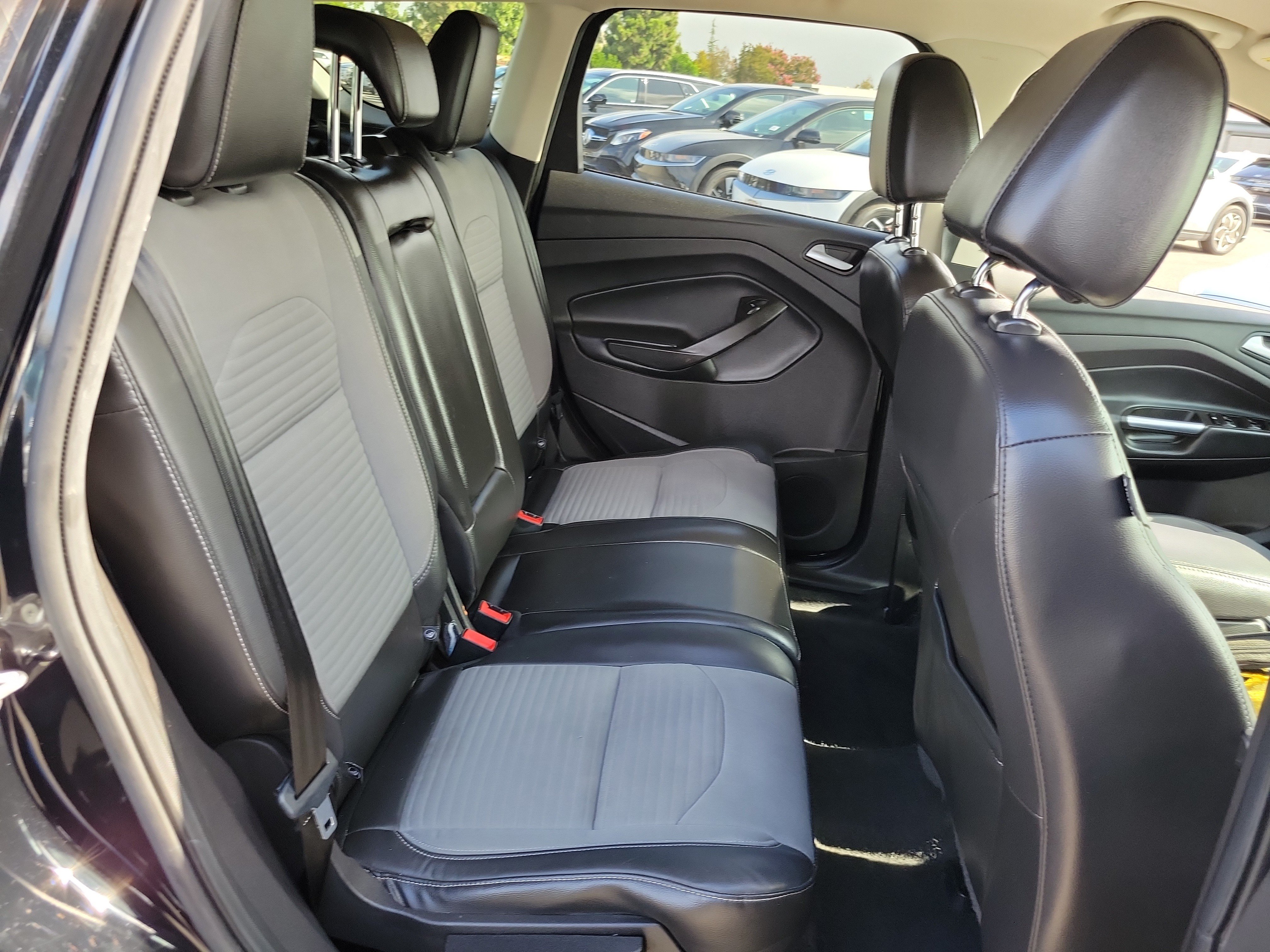 Used 2017 Ford Escape SE w/ SE Sport Appearance Package FWD image 23