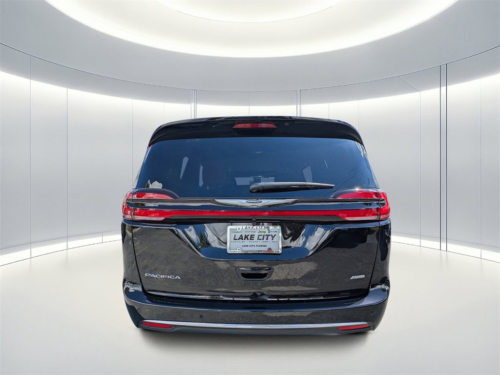 New 2026 Chrysler Pacifica Pinnacle image 4