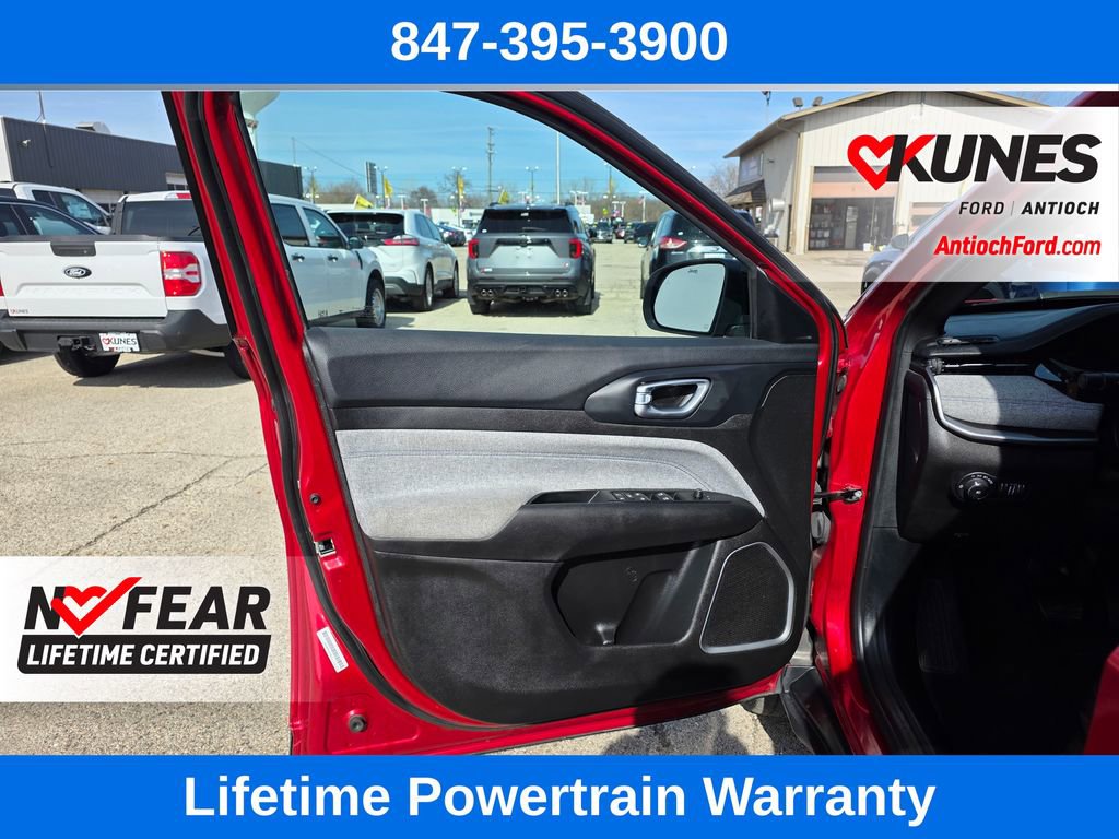 Used 2025 Jeep Compass Latitude image 15