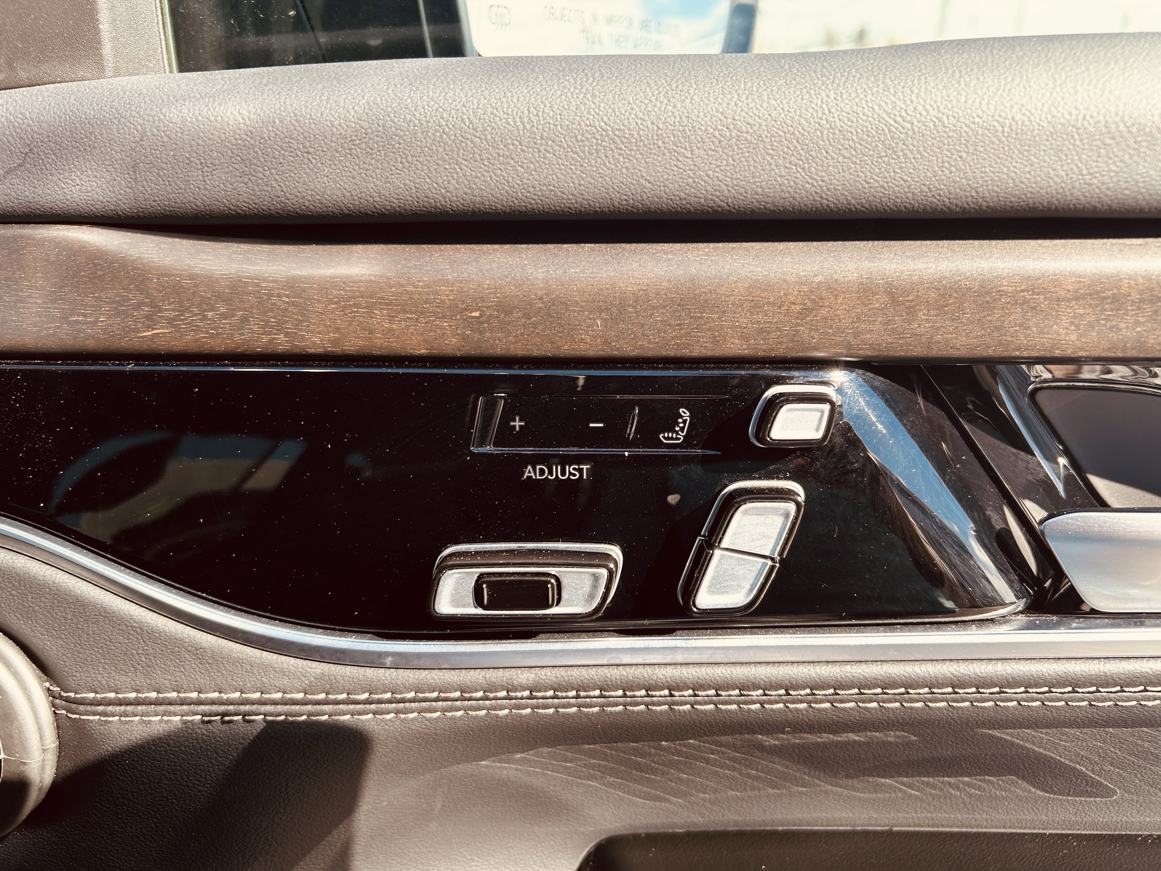 Used 2024 Jeep Grand Wagoneer L Base image 30