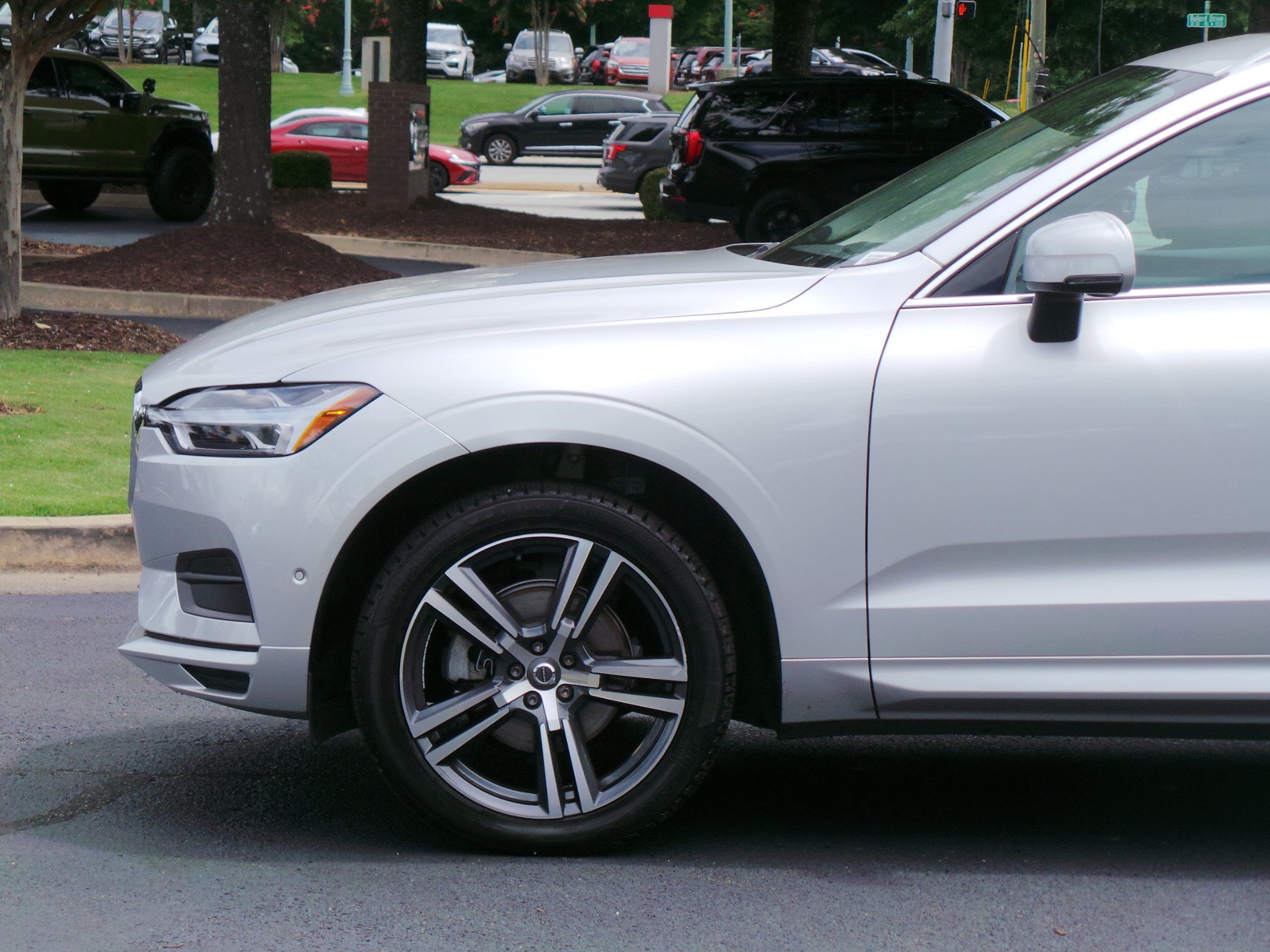 Used 2019 Volvo XC60 T5 Momentum w/ Premium Package AWD/4WD image 21