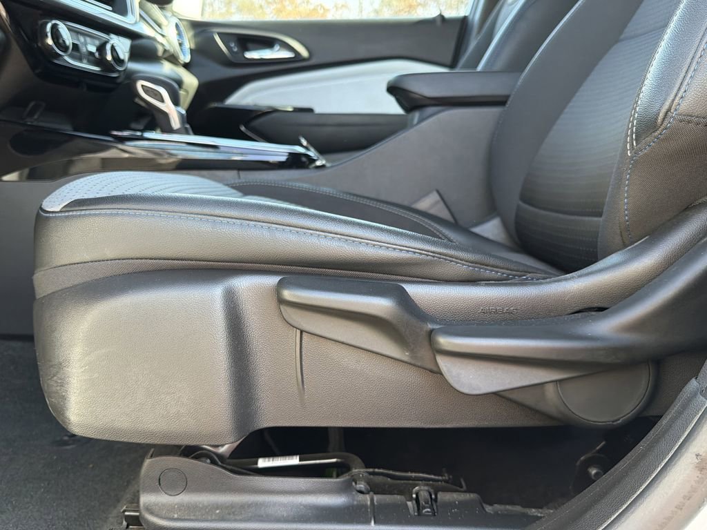 Used 2025 Chevrolet Trax LT image 23