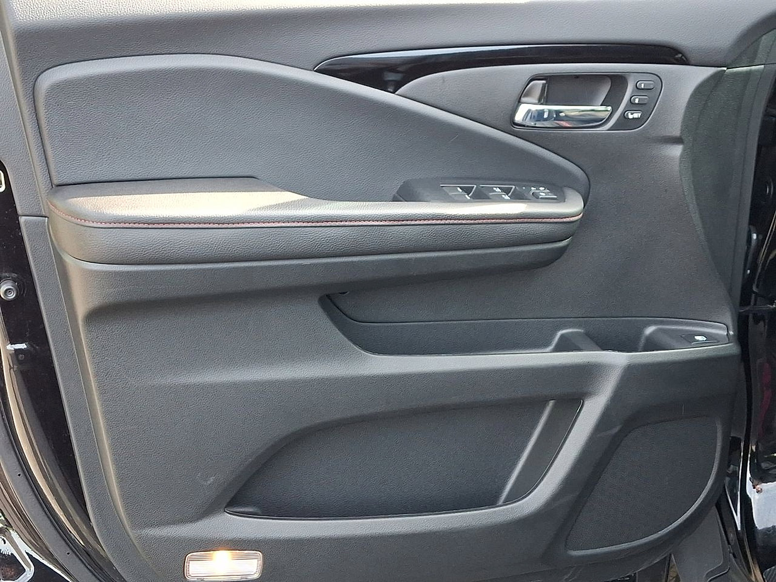 Used 2025 Honda Ridgeline Black Edition image 10