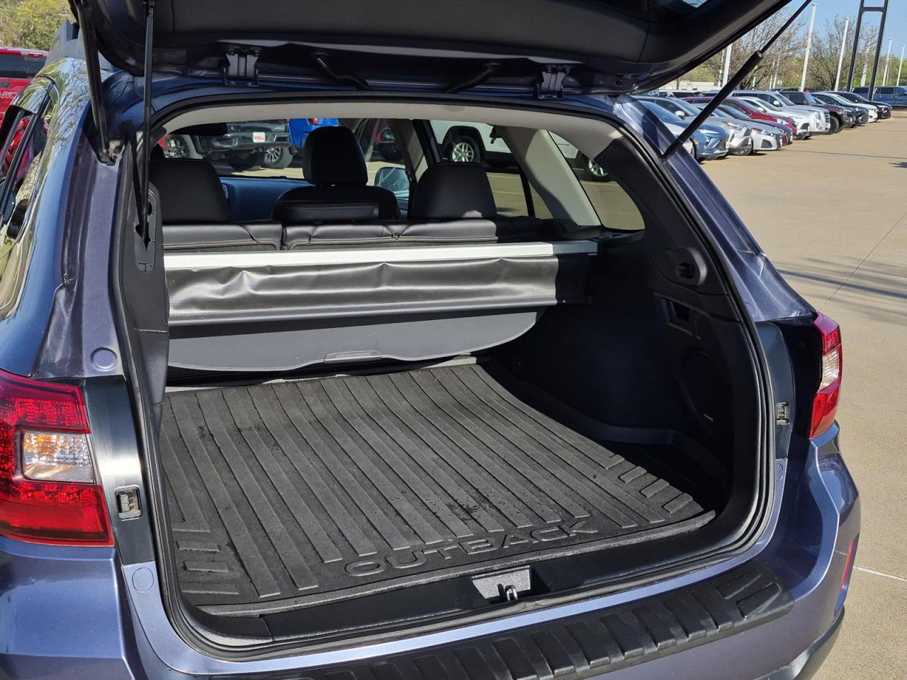 Used 2016 Subaru Outback 2.5i Limited image 9