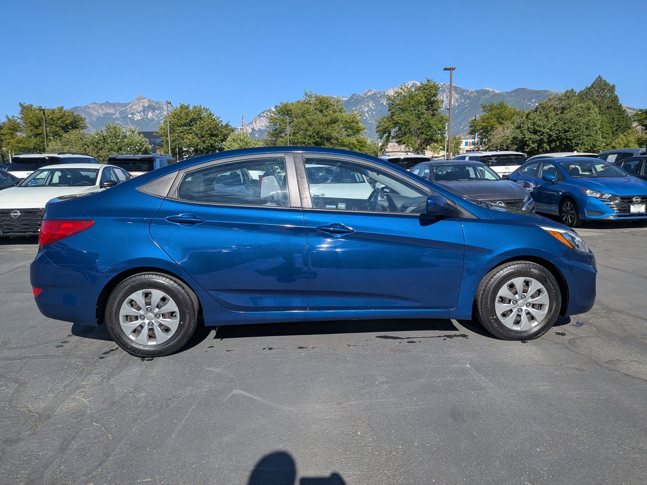 Used 2017 Hyundai Accent SE FWD image 2