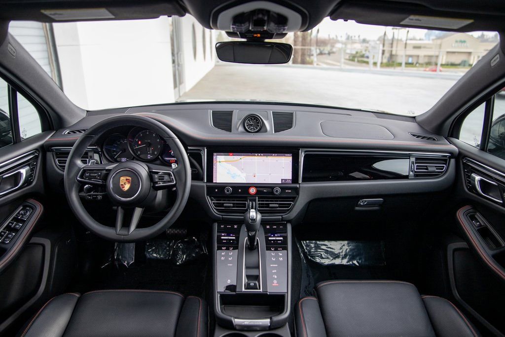 Certified 2025 Porsche Macan image 21