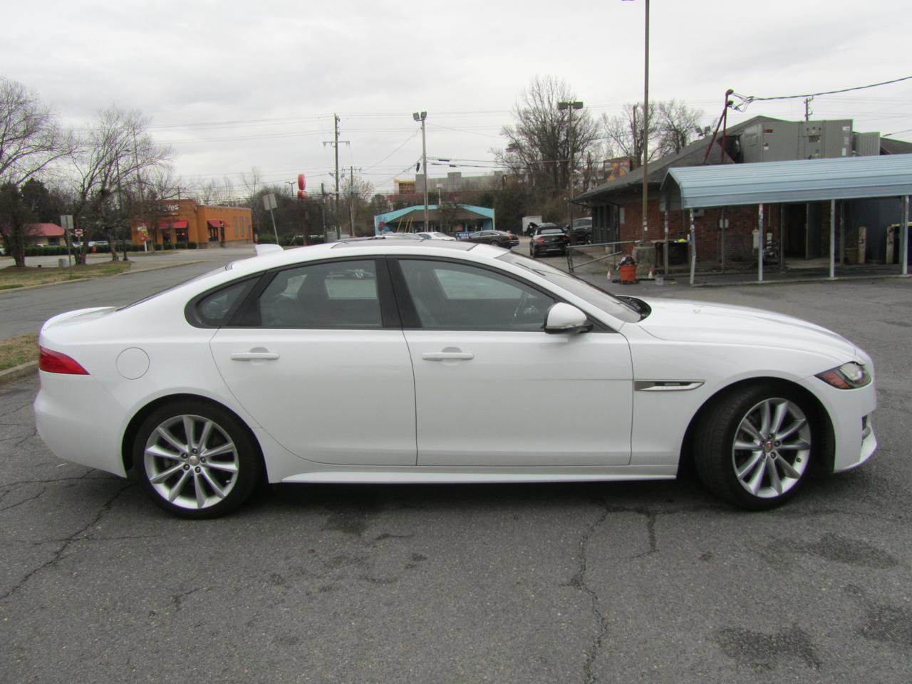 Used 2016 Jaguar XF R-Sport image 11