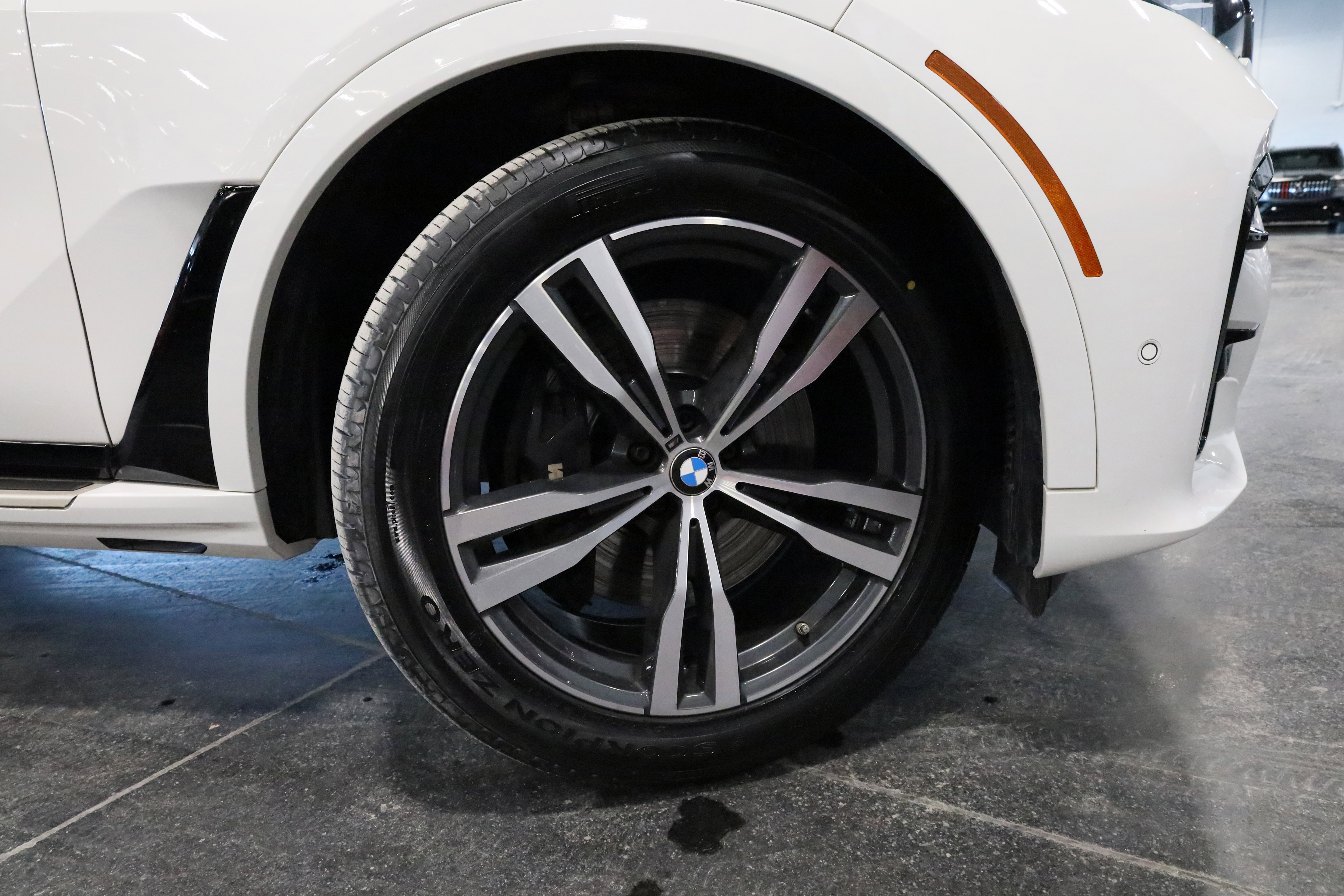 Used 2022 BMW X7 xDrive40i w/ M Sport Package image 10