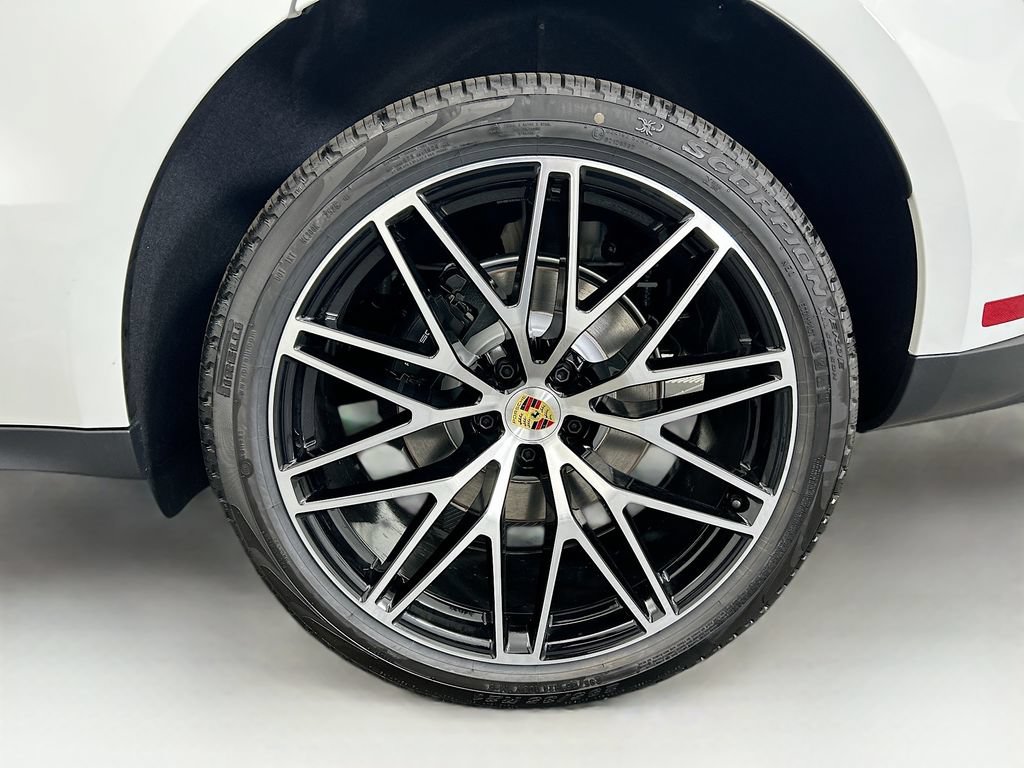 Used 2026 Porsche Macan AWD/4WD image 32