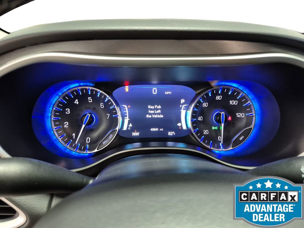 Used 2024 Chrysler Pacifica Touring-L FWD image 24