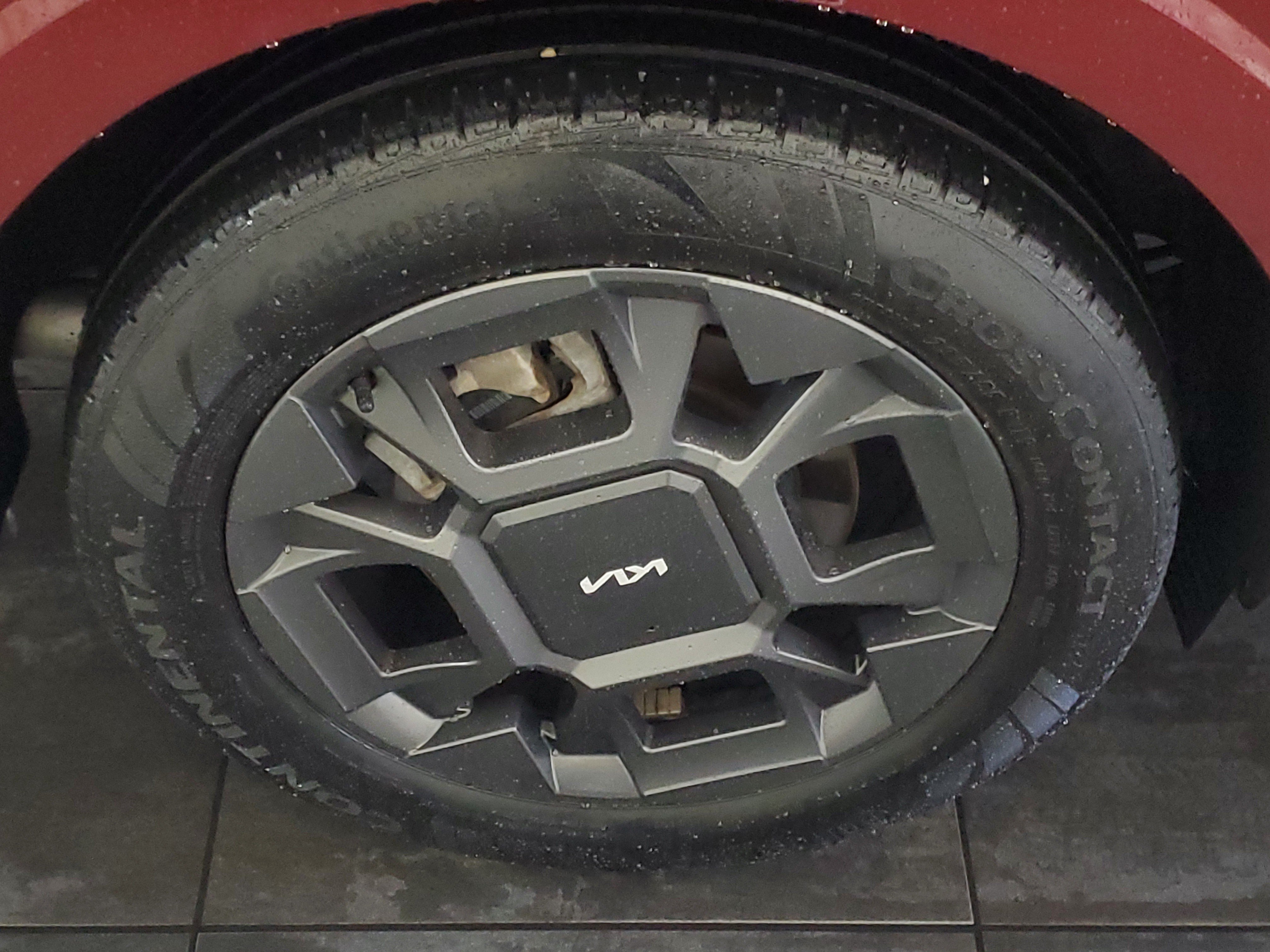 Used 2025 Kia Carnival EX FWD image 6