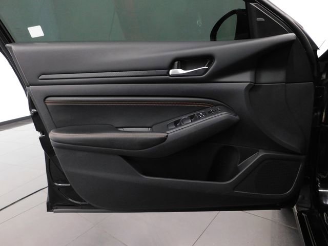 Used 2022 Nissan Altima 2.5 SR w/ Midnight Edition Package image 13