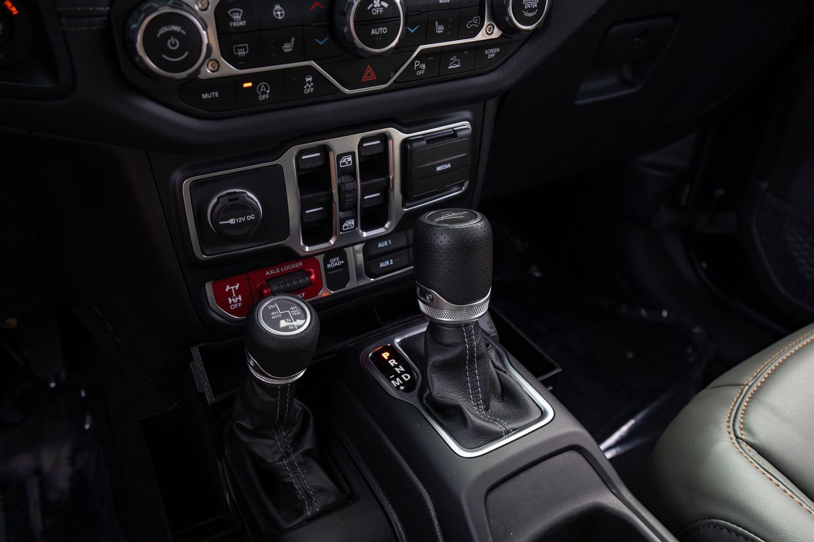 Used 2024 Jeep Gladiator Mojave AWD/4WD image 29